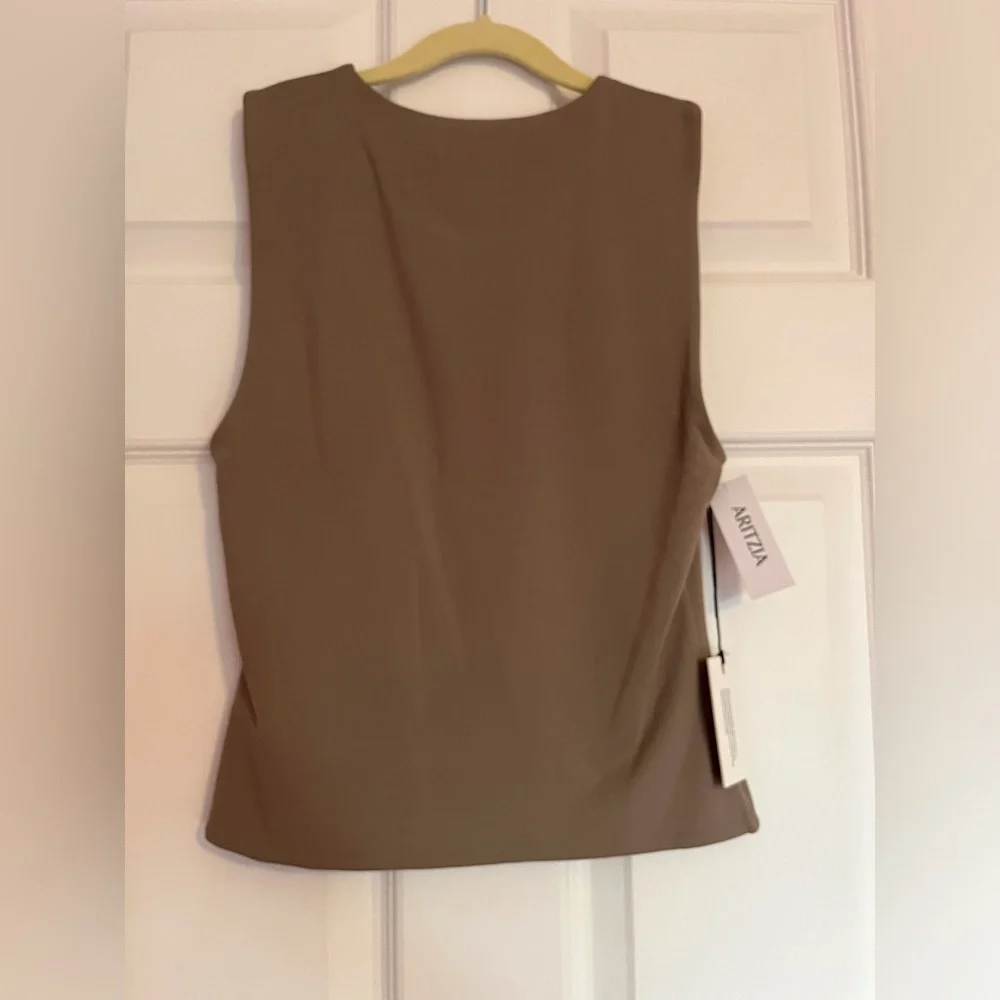 Aritzia Contour Muscle Tank - Picture 4 of 6